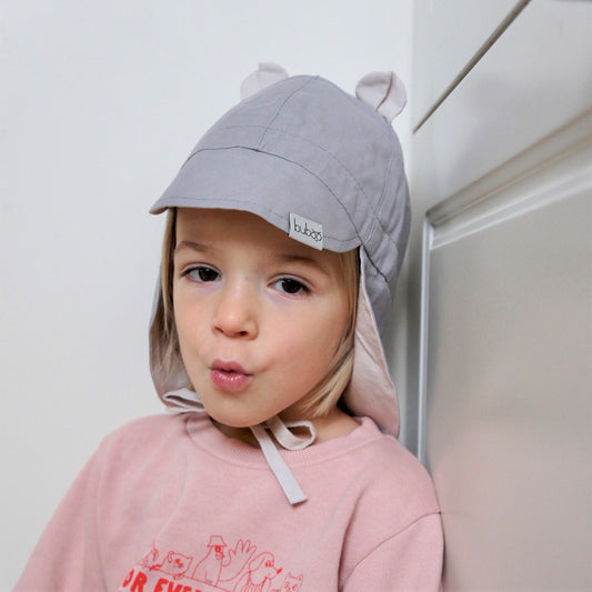BEAR vasarinė vaikiška kepurė su snapeliu   raišteliais ir kaklo apsauga (100% medvilninė) melsva