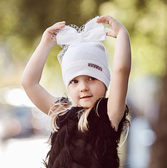 Ypatingai stilinga kepurė su tinkleliu FASHIONISTA  balta