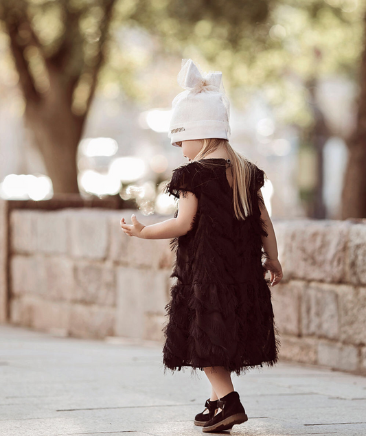 Ypatingai stilinga kepurė su tinkleliu FASHIONISTA  balta/auksinė