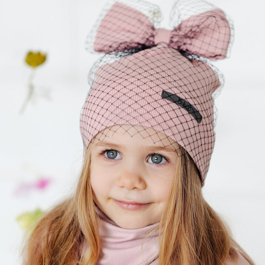 Ypatingai stilinga dviguba kepurė FASHIONISTA pudra su juodu tinkleliu