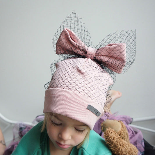 Extremely stylish girl beanie FASHIONISTA powder with a black tulle