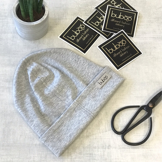 Vaikiška kepurė TRENDY šviesiai pilka blizganti