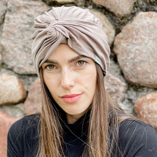 Vasarinė plona kepurė turbanas KNOT - kakava