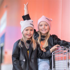 Vaikiška kepurė - ypatingai stilinga FASHIONISTA latte su įaustu auksinės spalvos siūlu