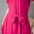 Moteriška įliemenuota suknelė su apykakle, dirželiu ir paslėptu užtrauktuku priekyje LIMA Fit, ryškiai rožinės spalvos