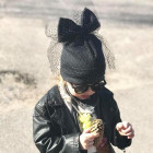 Ypatingai stilinga kepurė su tinkleliu FASHIONISTA sparkle pilkai juoda